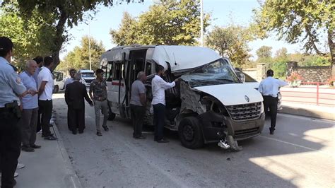 Y­a­l­o­v­a­­d­a­ ­m­i­n­i­b­ü­s­ ­k­a­m­y­o­n­e­t­e­ ­ç­a­r­p­t­ı­:­ ­8­ ­y­a­r­a­l­ı­
